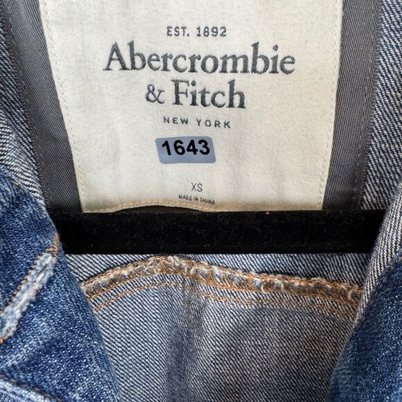 ❌ Sold Abercrombie & Fitch Denim Jacket distressed Medium wash Size XS - Picture 3 of 13